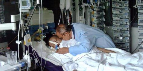Kesetian Pak BJ habibie, Ketika sang istri sedang dirawat di rumah sakit